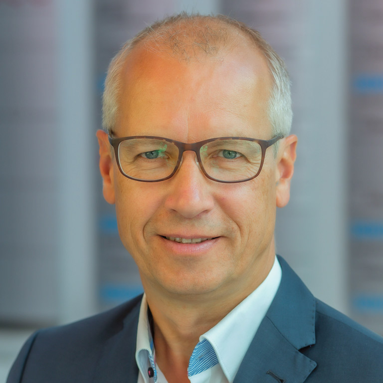 Ihr Ansprechpartner Thomas Hennecke Portrait Thomas Hennecke, Vertrieb Geschäftskunden DOKOM21