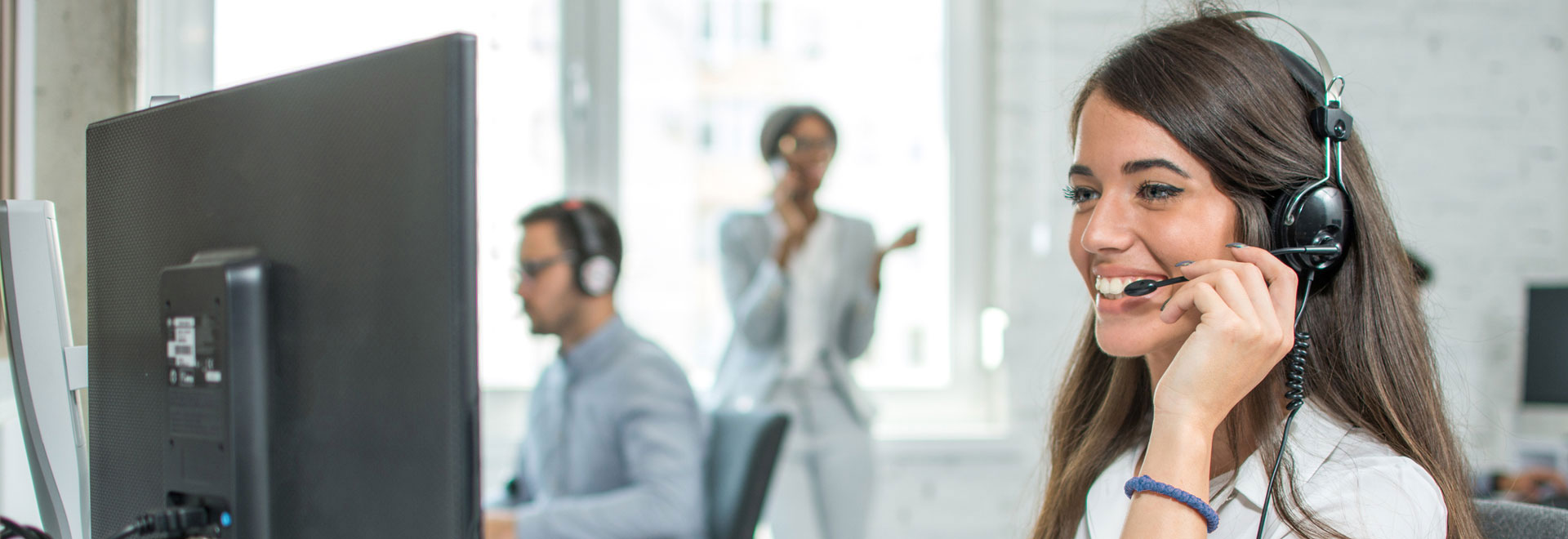 Kundenberaterin am Telefon