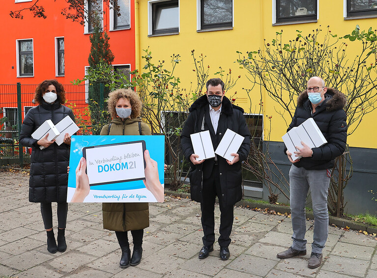 Vertreter von DOKOM21 und dem Mehrgenerationenhaus in Essen