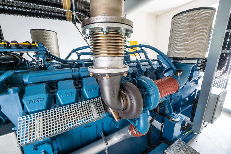 Die Notstromversorgung wird durch einen emissionsarmen Dieselgenerator betrieben Dieselgenerator für die Notstromversorgung des Rechenzentrums in Dortmund-Huckarde