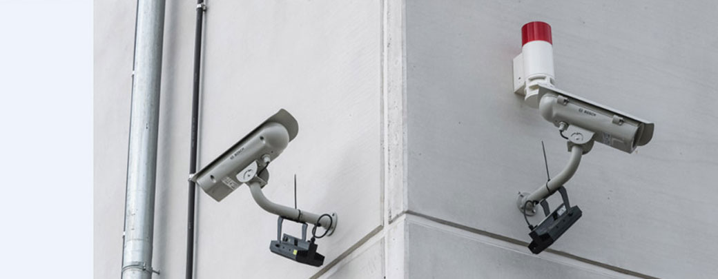 Zwei Überwachungskameras